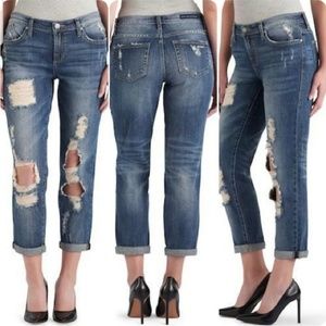 🛍 NWT distressed Mid rise slim boyfriend jeans